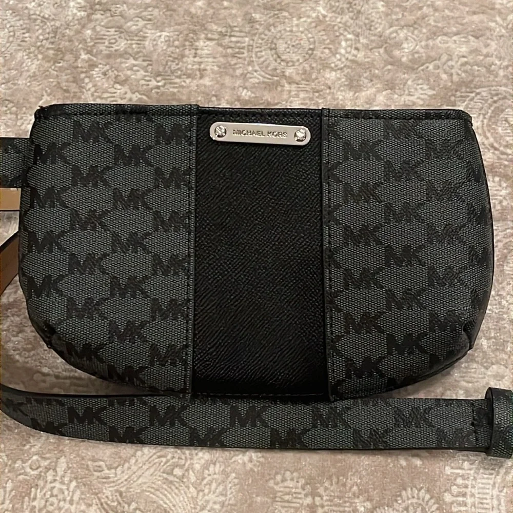 Brand New Michael Kors Black Zippered Belt Bag Fanny Pack w/ Silver Tone Accents